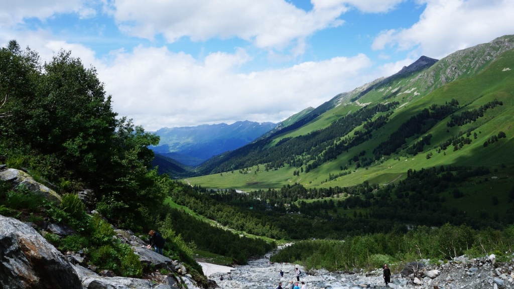 Лаго наки альпийские луга. Архыз фото весной в мае. Архыз на майские праздники. Архыз май 2024. Архыз на майские праздники.